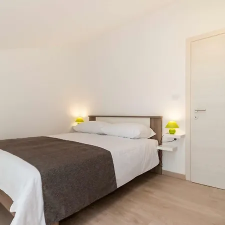 Gracia アパート バスカ